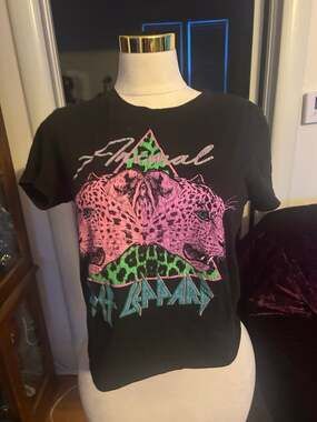 Def Leppard Shirt size large